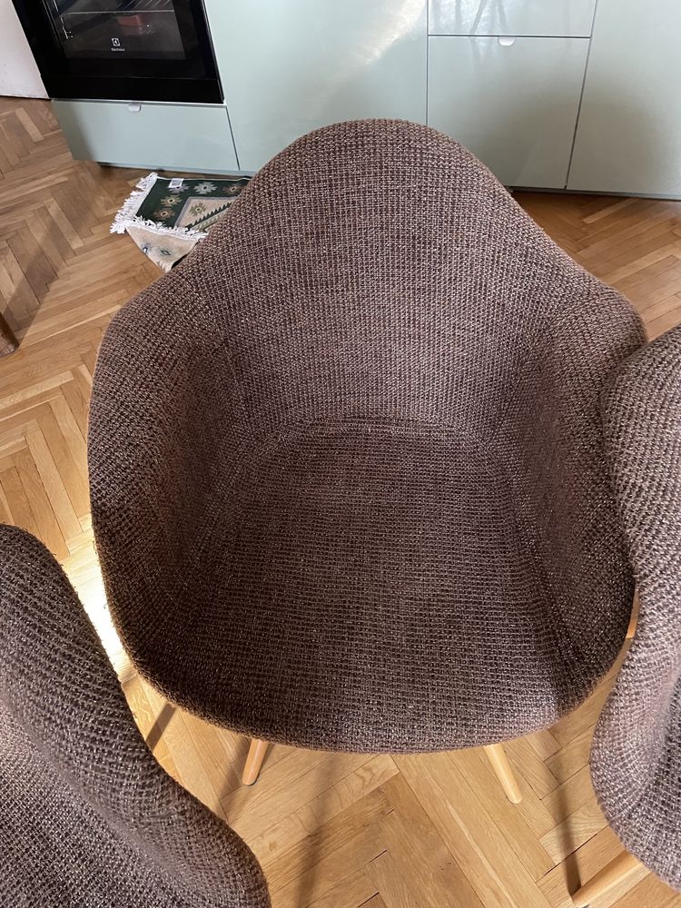 Krzesła uszaki muszelki