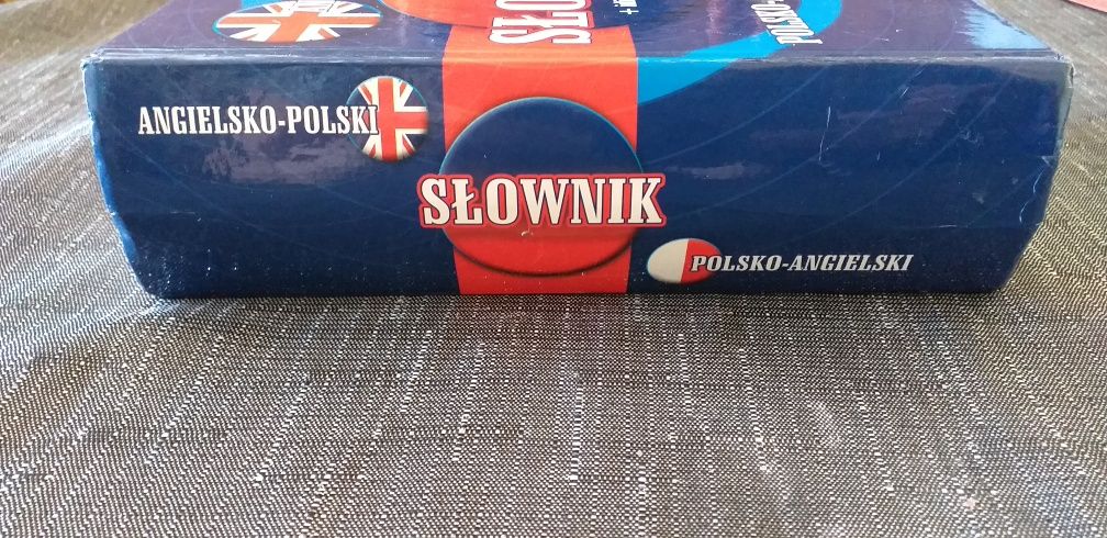 Słownik angielsko-polski, polsko-angielski.