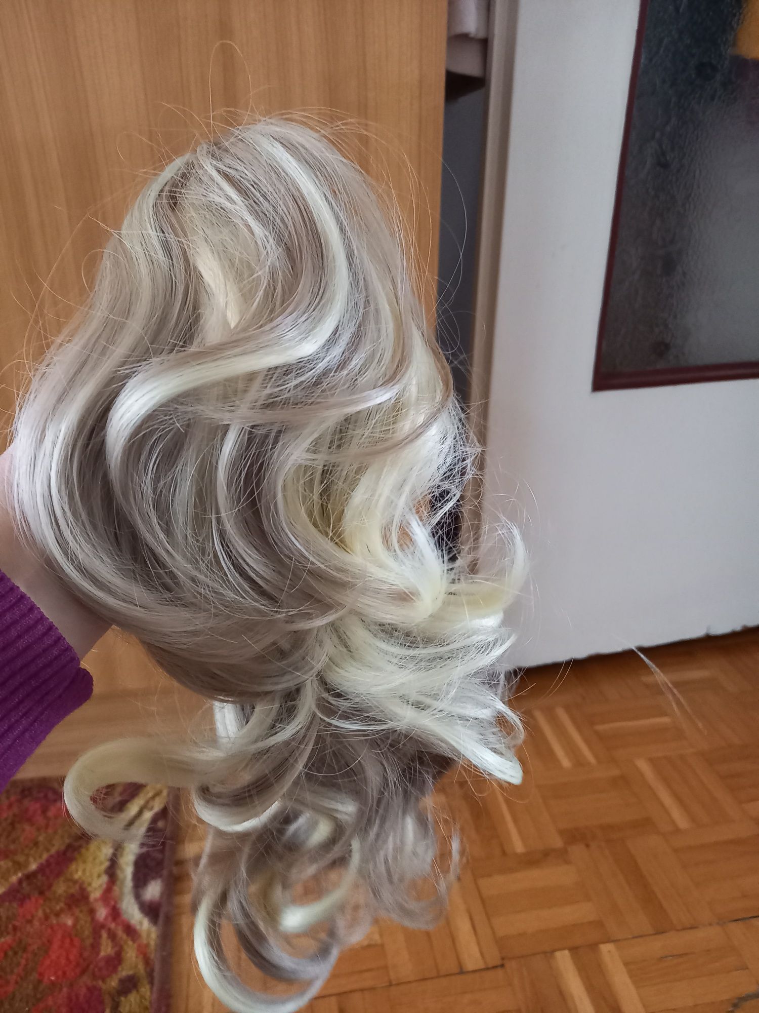 Dopinane sztuczne włosy. Kucyk