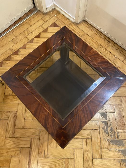 Mesa de apoio em madeira e vidro