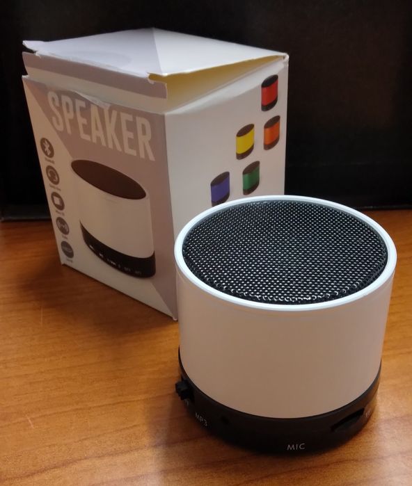 Coluna de som branca