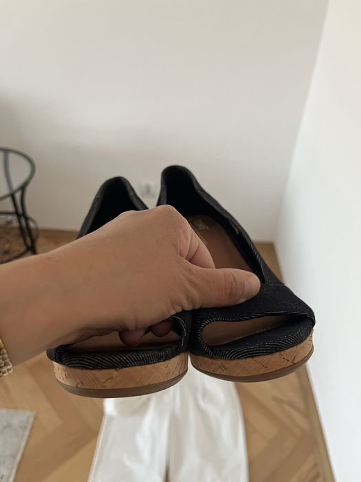 Buty na koturnie Toms dżinsowe