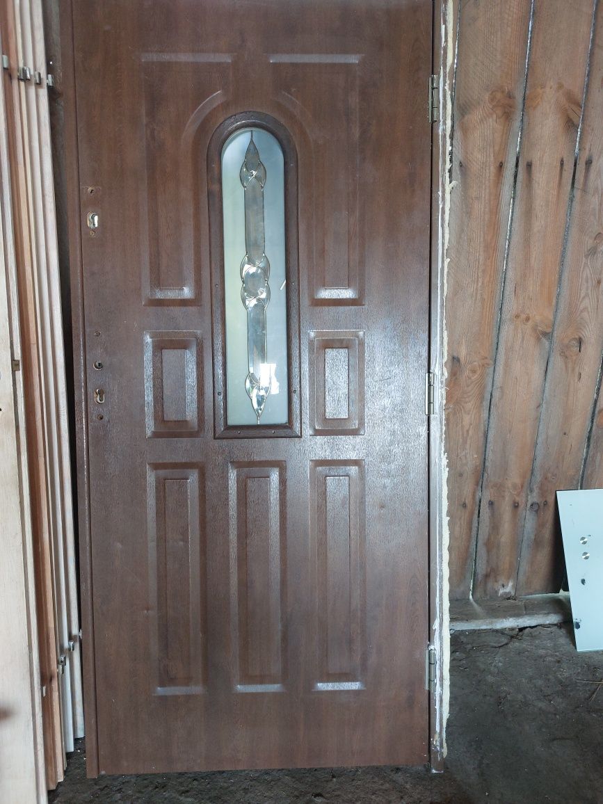 Drzwi zewnętrzne 90 Prawe z klamką