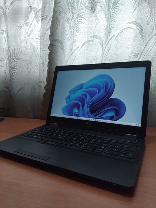 Dell Precision 3510 | i5-6440HQ | R9 M360 | 16Gb | 240Gb