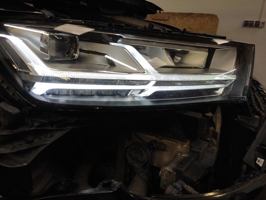 Фари Audi Q7 4m drl ремонт продаж заміна