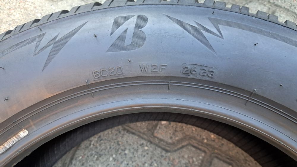 205/60R16 96H Bridgestone Blizzak LM005