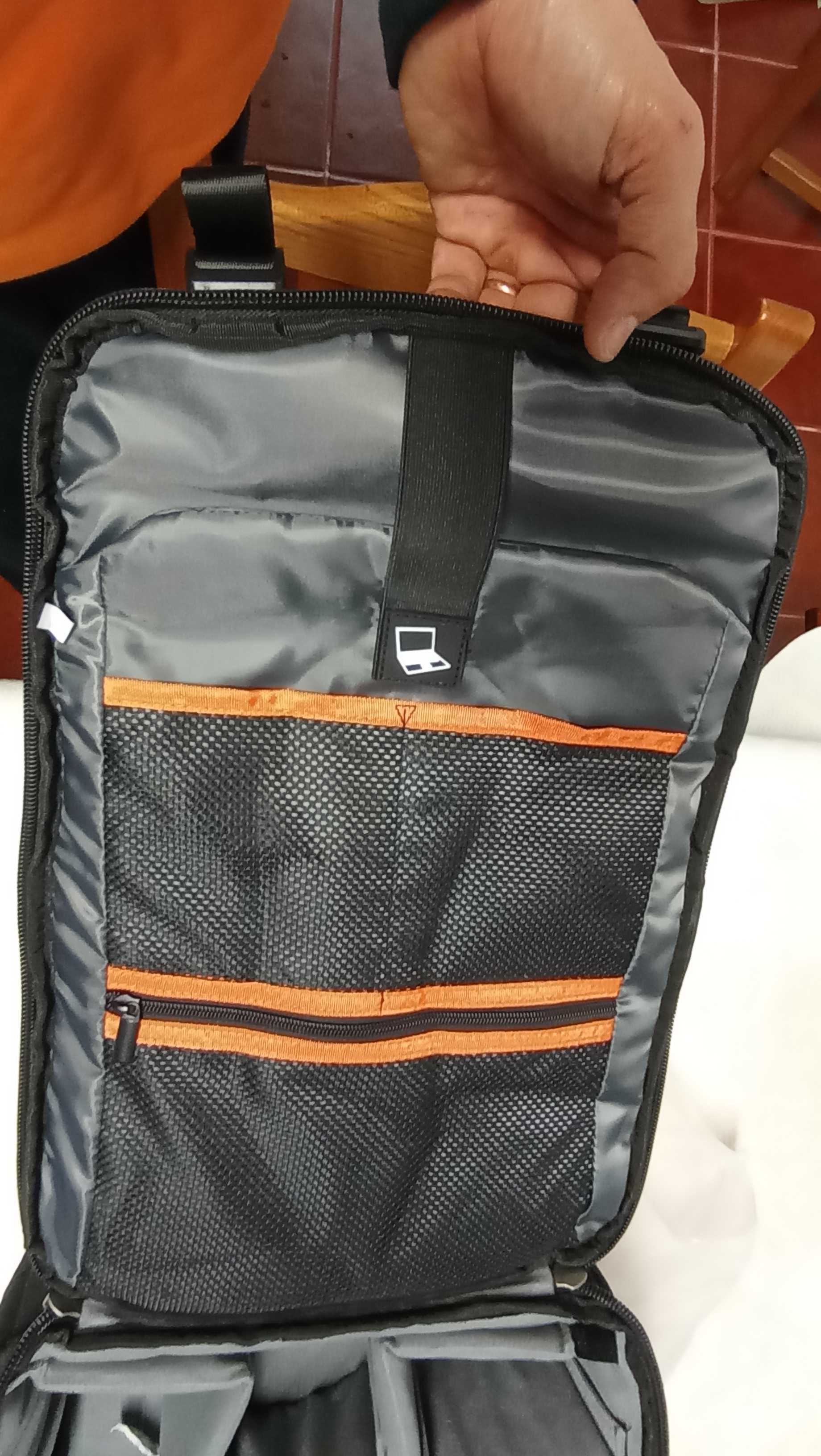 Mochila de fotografia e PC nova com etiqueta