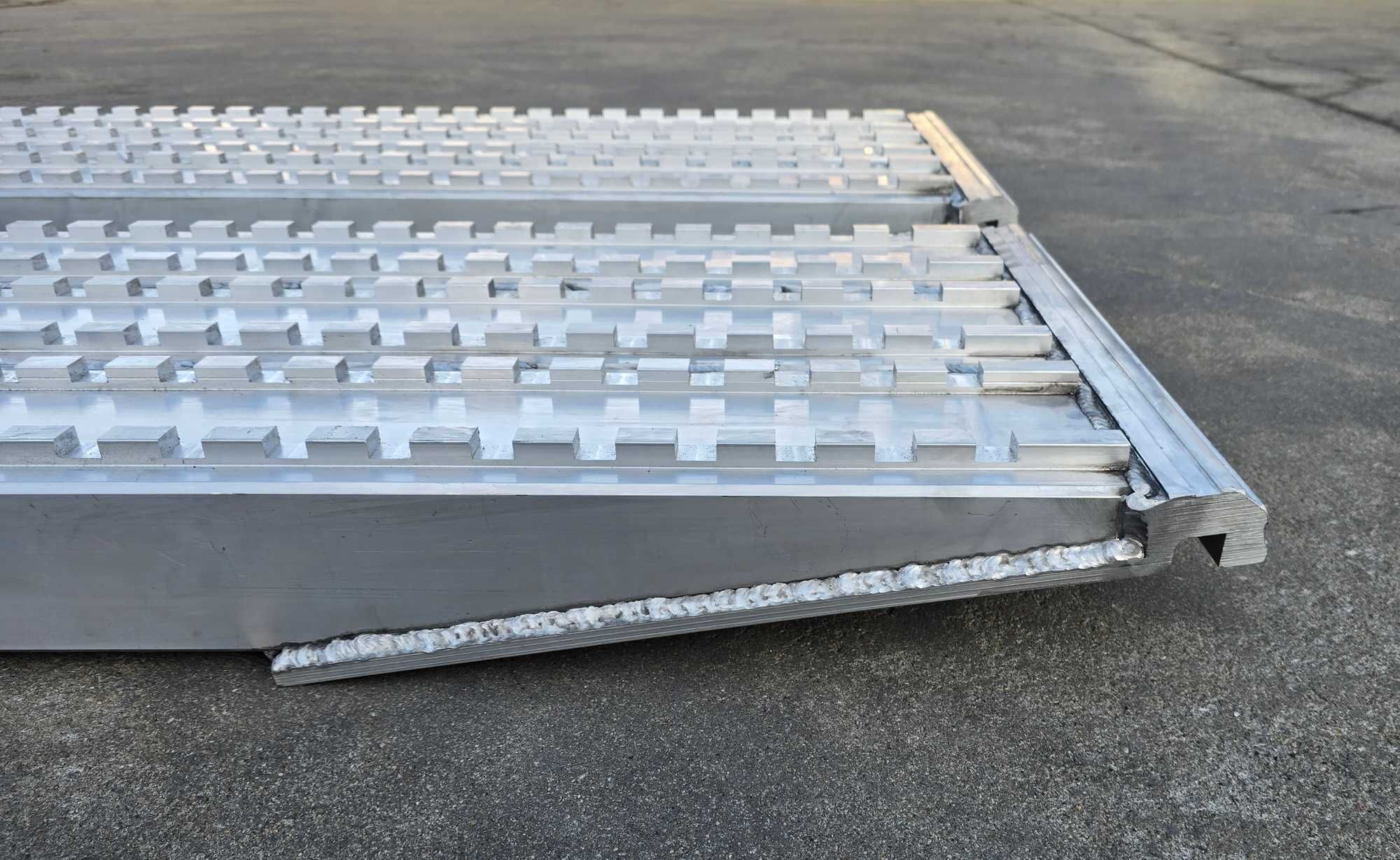 Najazdy aluminiowe PROFESSIONAL 2800x450x90mm mocowanie dolne 9,5 tony