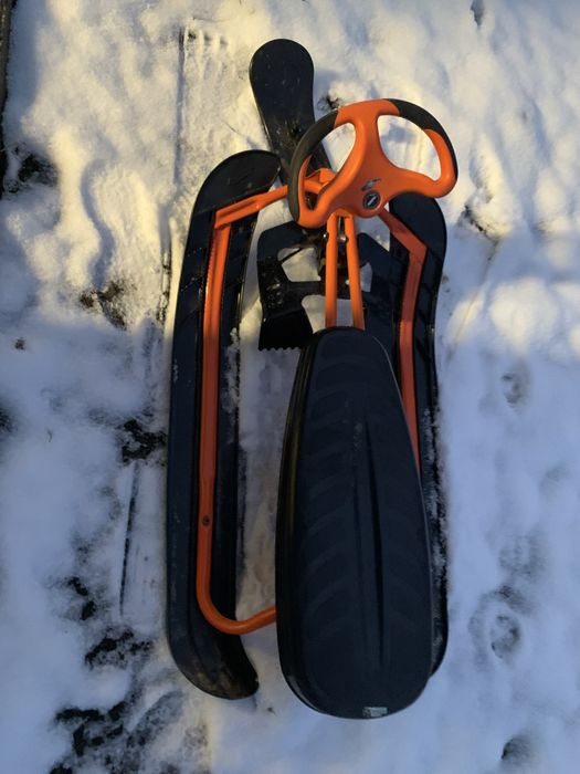 Narto sanki stiga z hamulcem