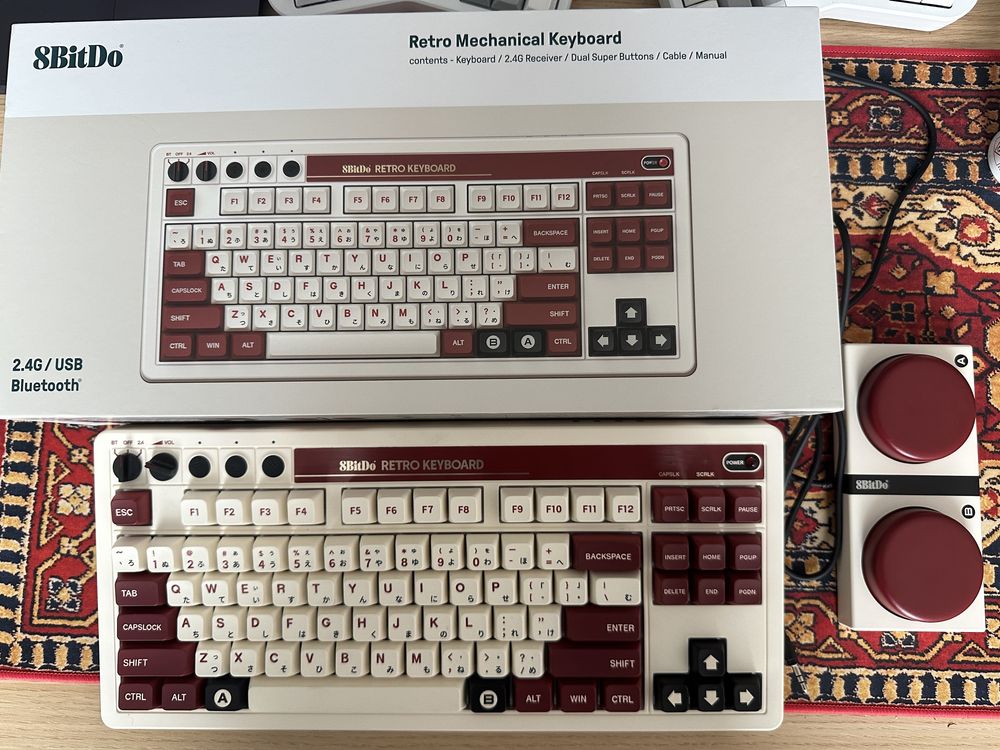 8BitDo Retro Mechanical Keyboard Famicom na gwarnacji