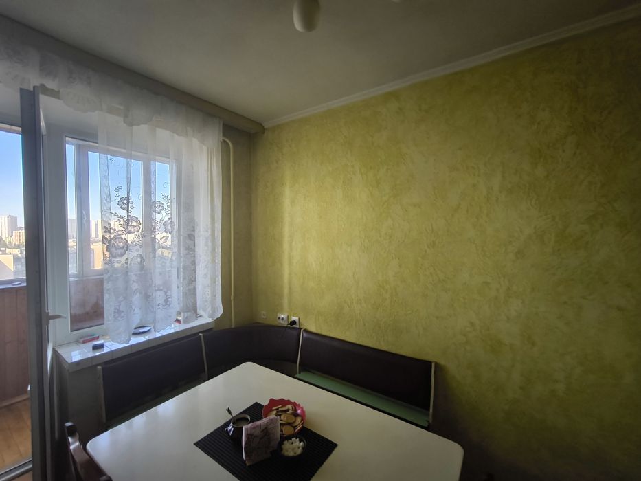 Продам 3 Бровари Грушевського