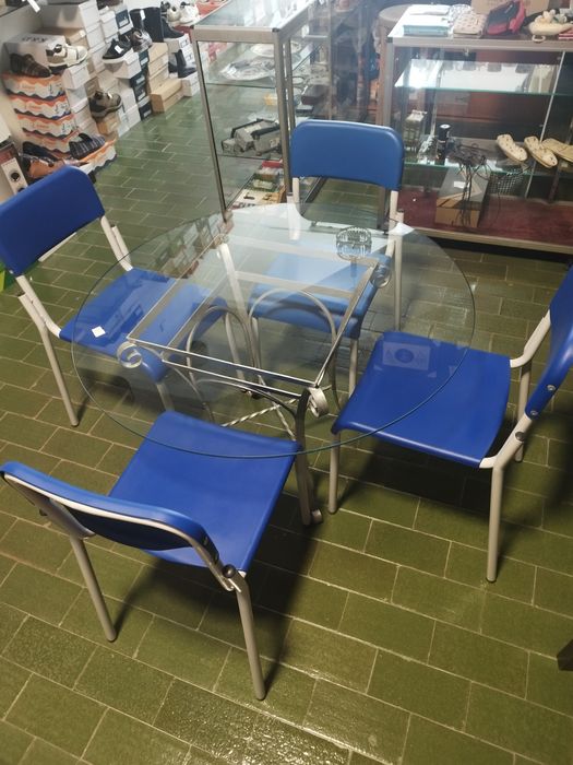 Mesa e 4 cadeiras