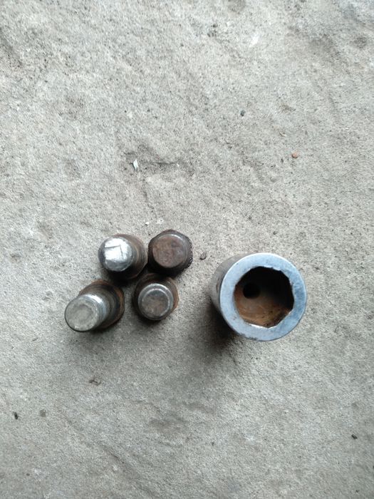 Болти секретки для коліс