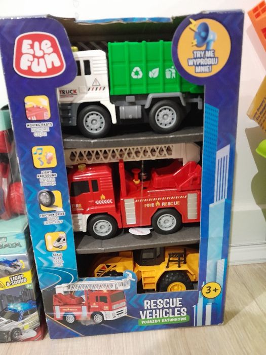 Nowy Zestaw samochodow policyjny smieciarke straz