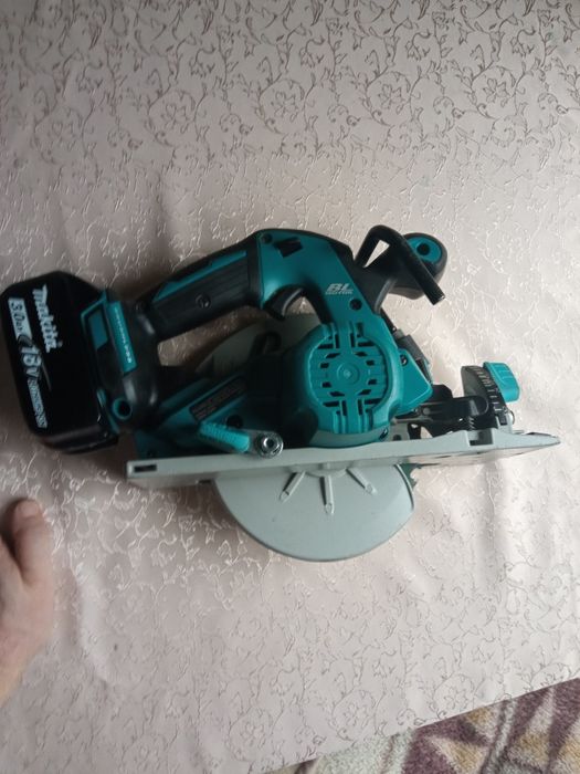 Пилка Makita XSH03.та акумулятор bl1830b.