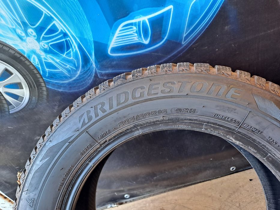 205/60/16 Opon zimowe Bridgestone ładna Para!!