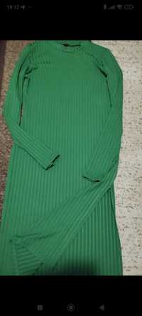 Сукня зелена з розрізом розмір с/м