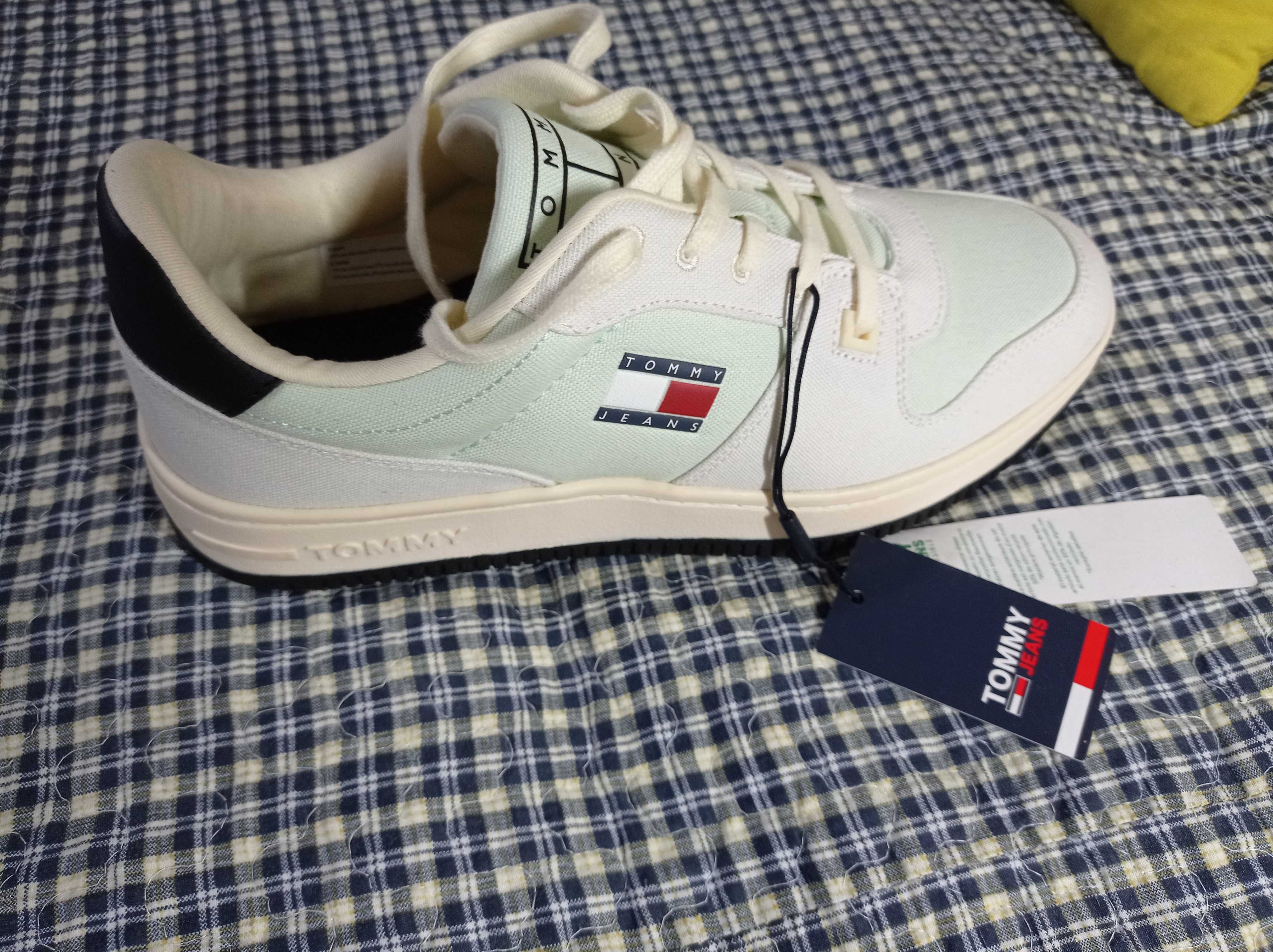 NOVO - Sapatilhas Tommy Hilfiger (44)