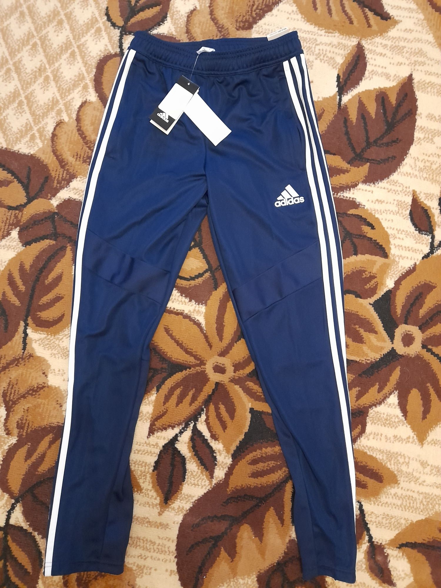 Продам спортивные штаны adidas