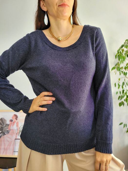 Granatowy sweter damski Vila L miły puchaty wiskozowy koronkowy