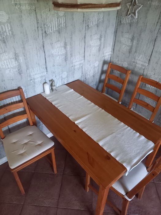 Stół Ikea z 4 krzesełkami