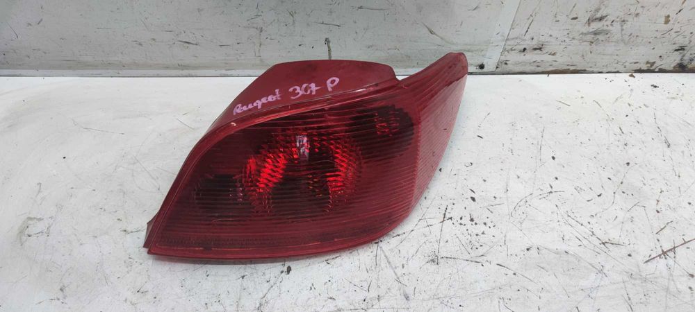 Peugeot 307 HB Lampa Tył Tylna Prawa PT