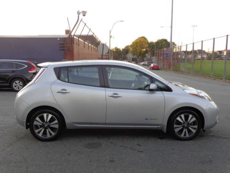 Nissan LEAF SL      2017