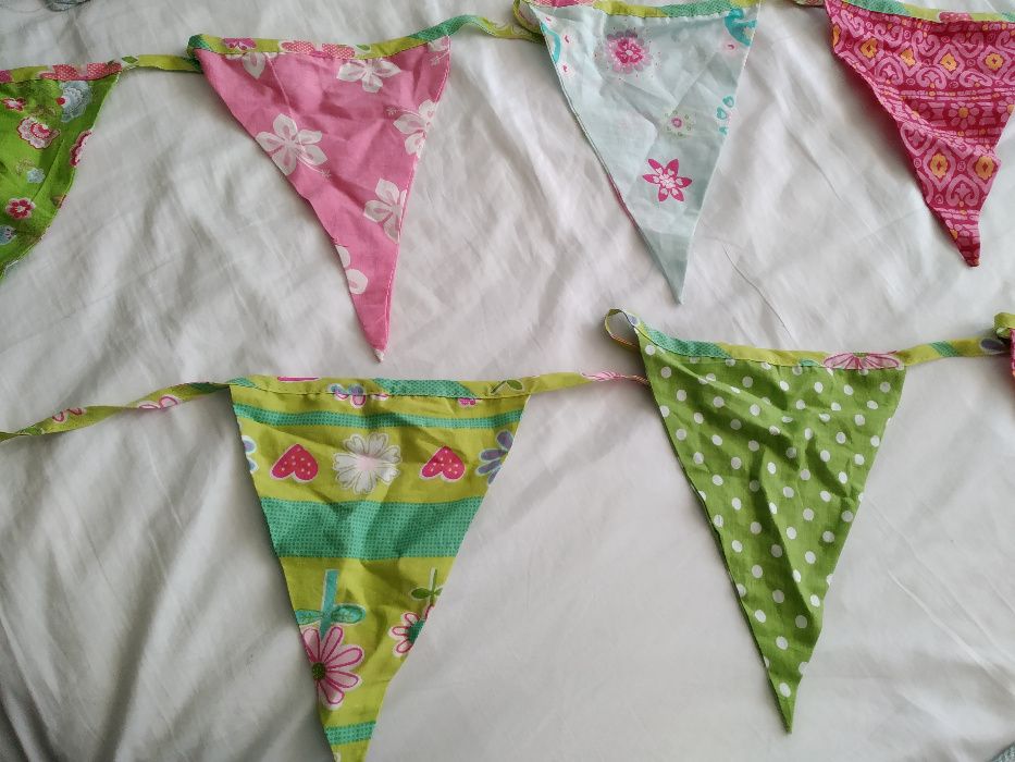 quarto criança puxadores,cestos de arrumação, grinalda, quadros