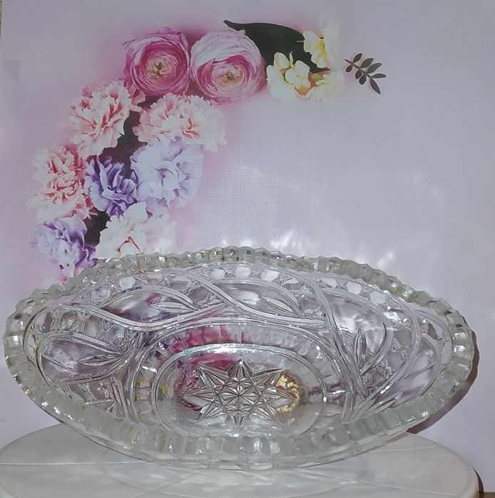 Подсвечник,вазы,бутылка-кувшинс рюмками,ваза-салатница хрусталь