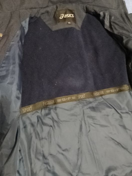 Продам зимову куртку на підлітка 12-13 років.