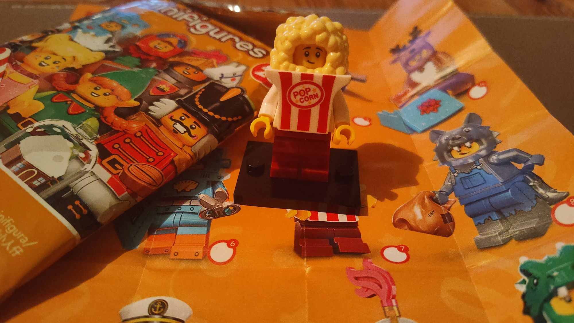 Lego minifigures z serii 23 Popcorn