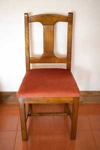 Cadeiras com assento estofado