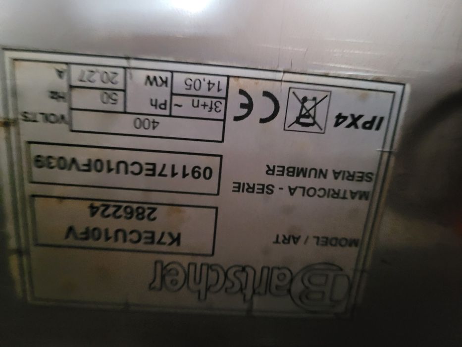 Електроплита на чотири конфорки для кафе. столовой.