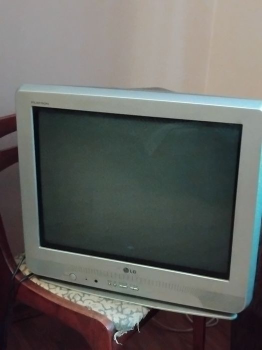 Подарую телевізор,крісло