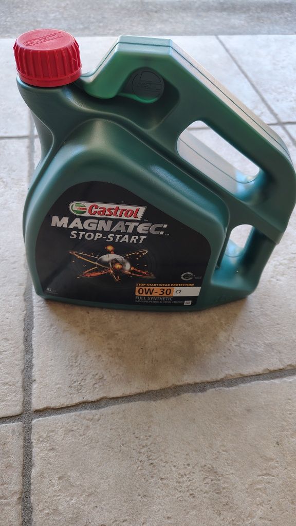 Óleo de motor CASTROL 0W30 ( 4L )