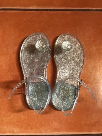 Sandálias Prateadas de menina em silicone