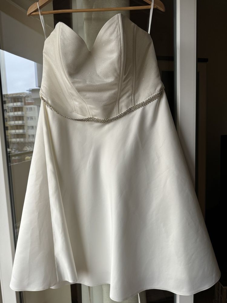 Suknia ślubna krotka