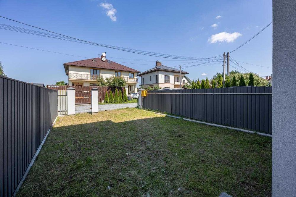 Продаж котеджу з розпочатим ремонтом в Рудне