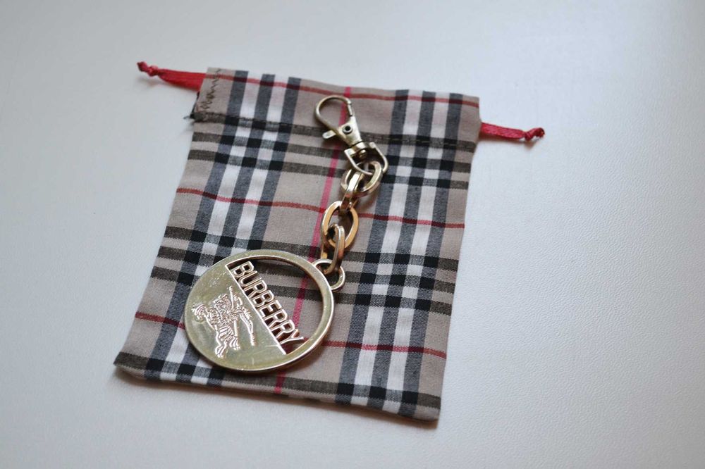 Брелок Burberry для сумки ключей украшение