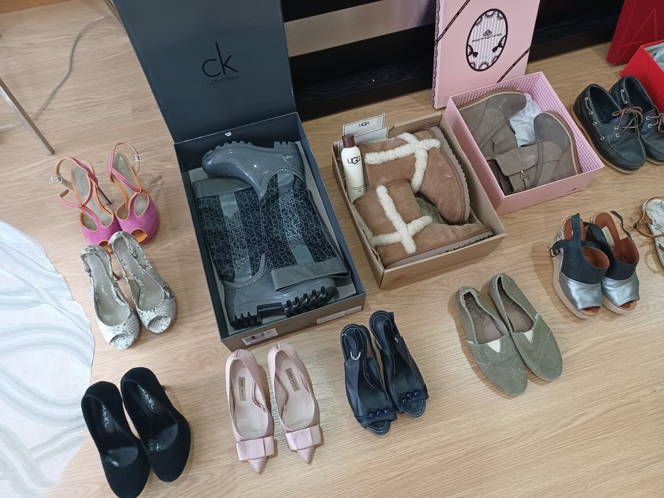 Lote calçado marca 36 Calvin Klein UGG sapatos etc