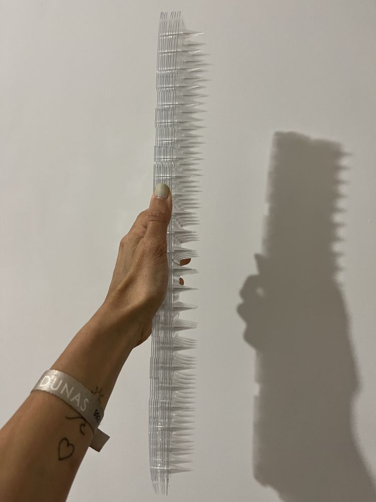 Acessorio plastico para afugentar pombos