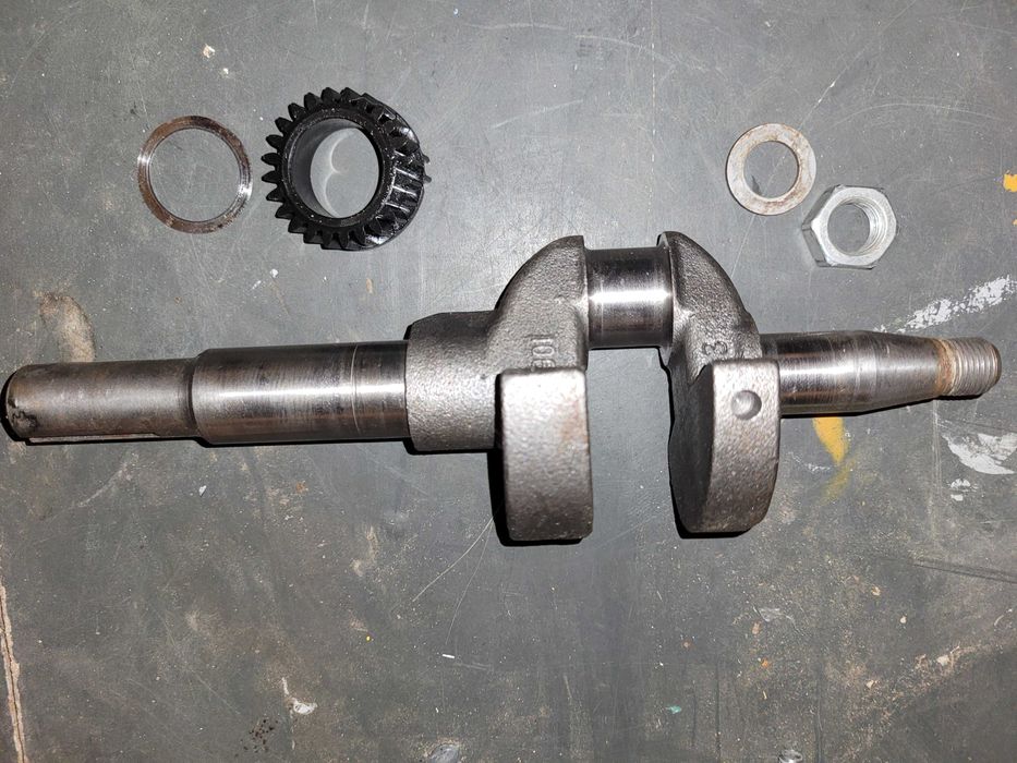 Wał korbowy do silnika kosiarki briggs&stratton B&S