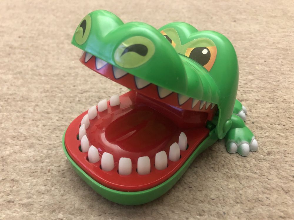 Дитяча настільна гра "Крокодил-дантист"