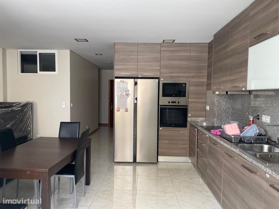 QUARTO em Apartamento com despesas incluidas , em Oliveira de Azeméis