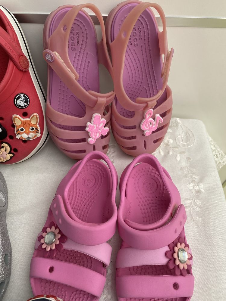 Crocs Menina classicos e sandalias