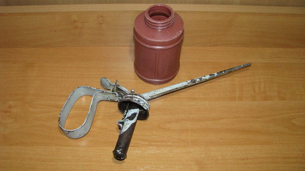 Olejarka ręczna stary model retro gumowa plastikowa