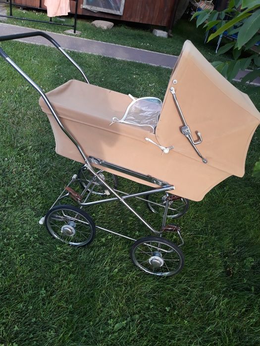 Wózek retro beżowy