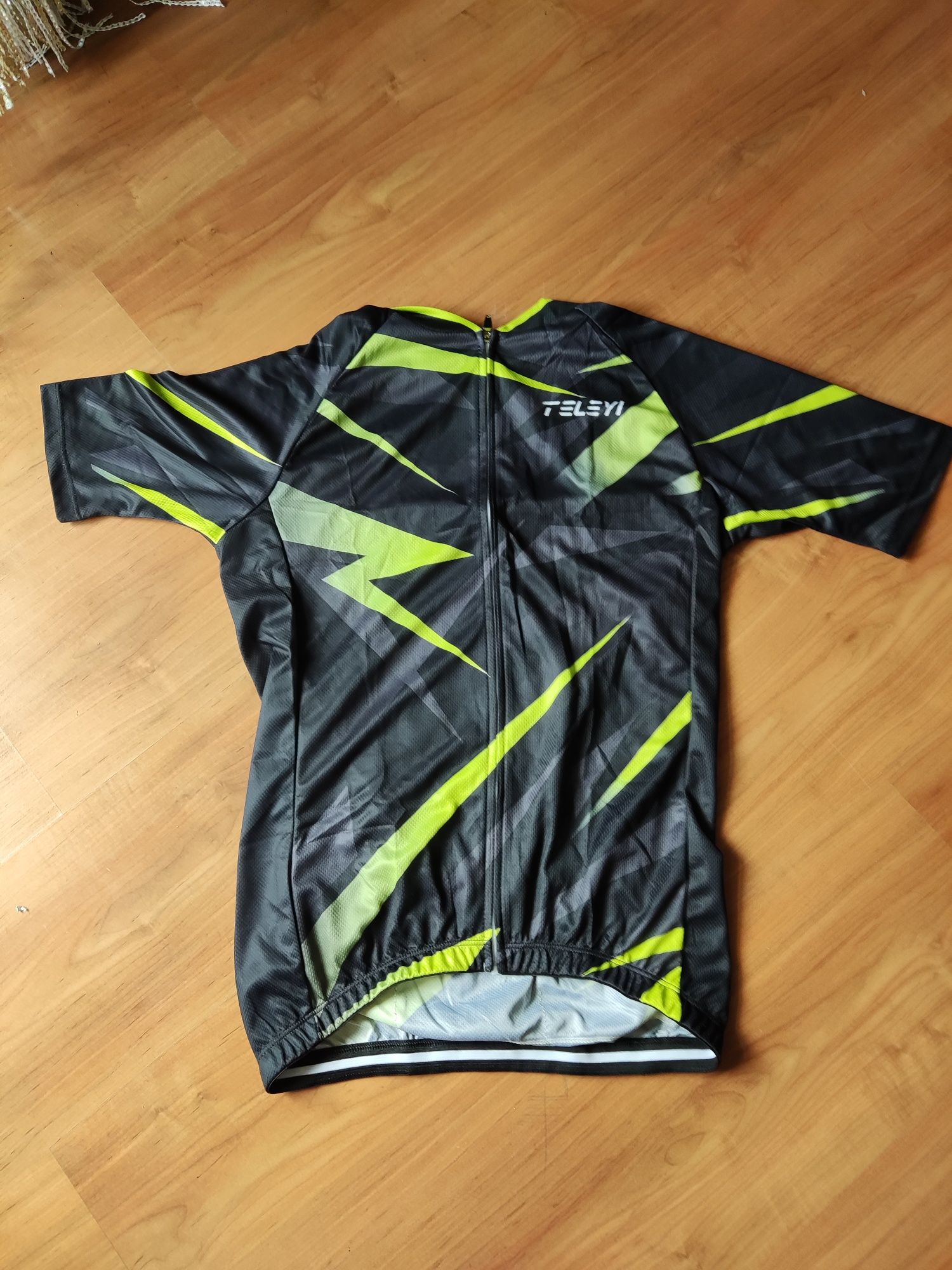 Komplet rowerowy koszulka + spodenki z poduszką  rozm.L