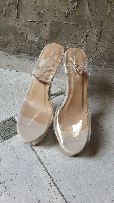 Pretty Little Thing szpilki sandały transparentne platforma 40