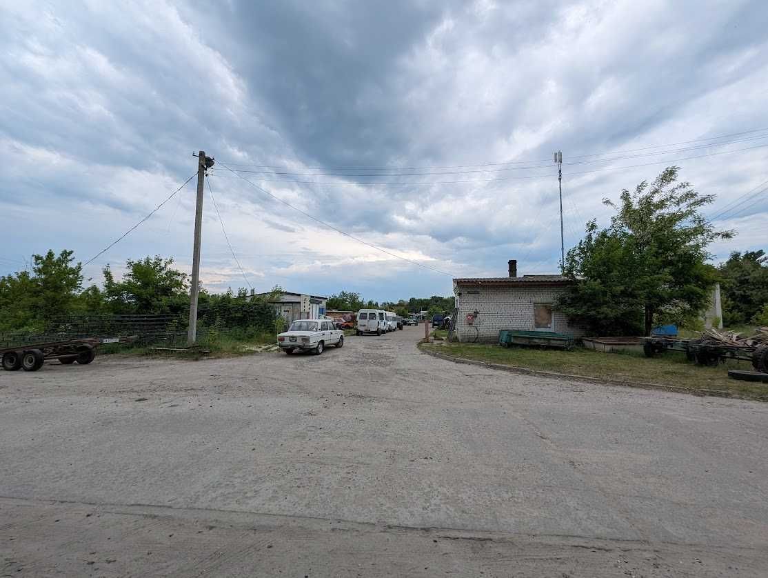 Продам виробничу базу 1300 кв.м. на приватизованій ділянці в 0.5 га